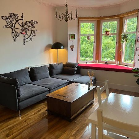 1 Bedroom Flat In Tolcross, Glasgow Top Floor. 외부 사진