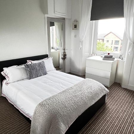 1 Bedroom Flat In Tolcross, Glasgow Top Floor. 외부 사진