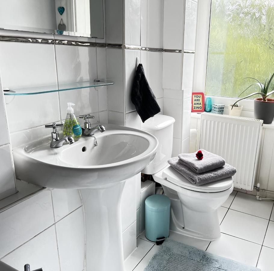 1 Bedroom Flat In Tolcross, Glasgow Top Floor. 외부 사진
