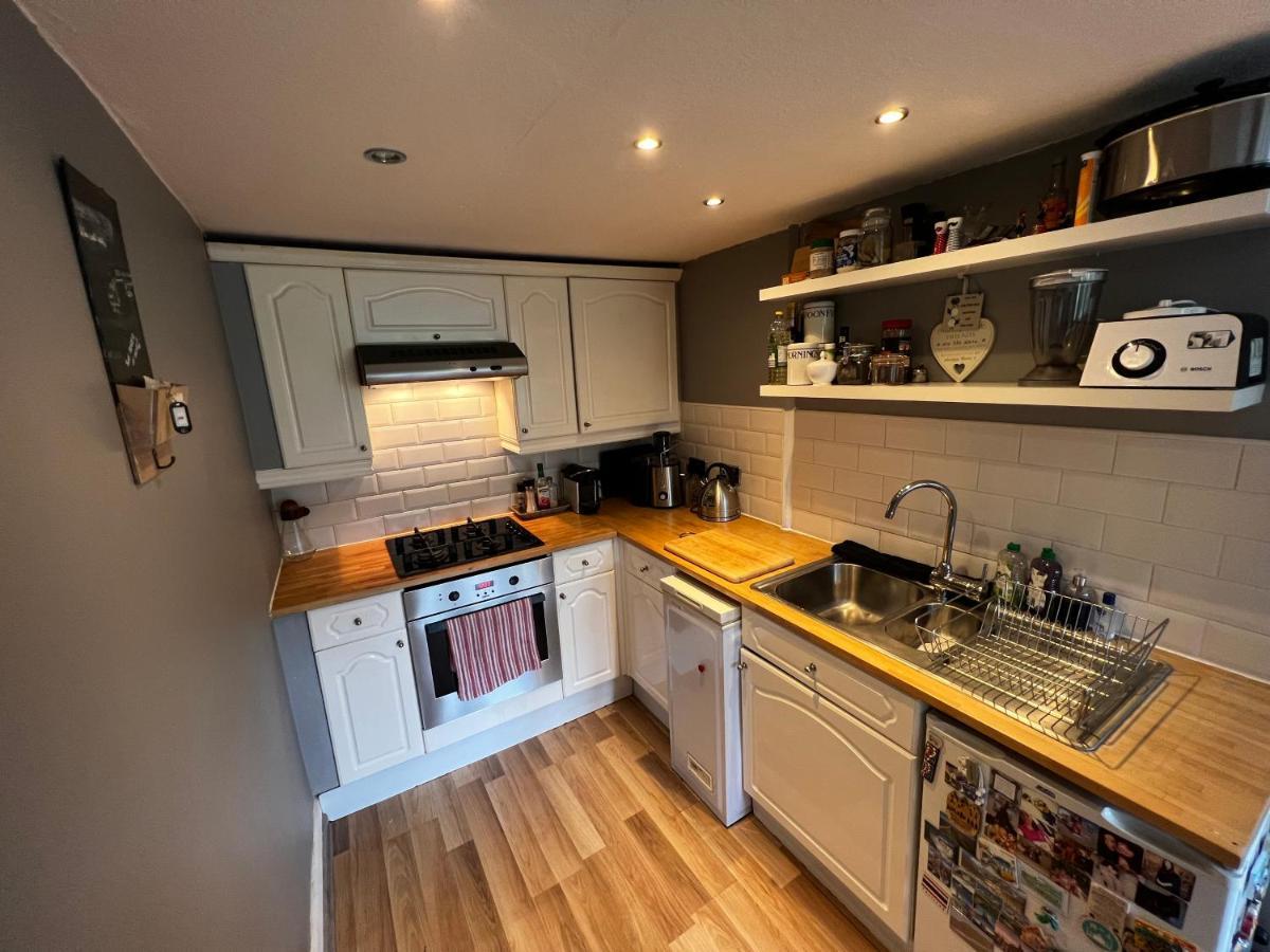 1 Bedroom Flat In Tolcross, Glasgow Top Floor. 외부 사진