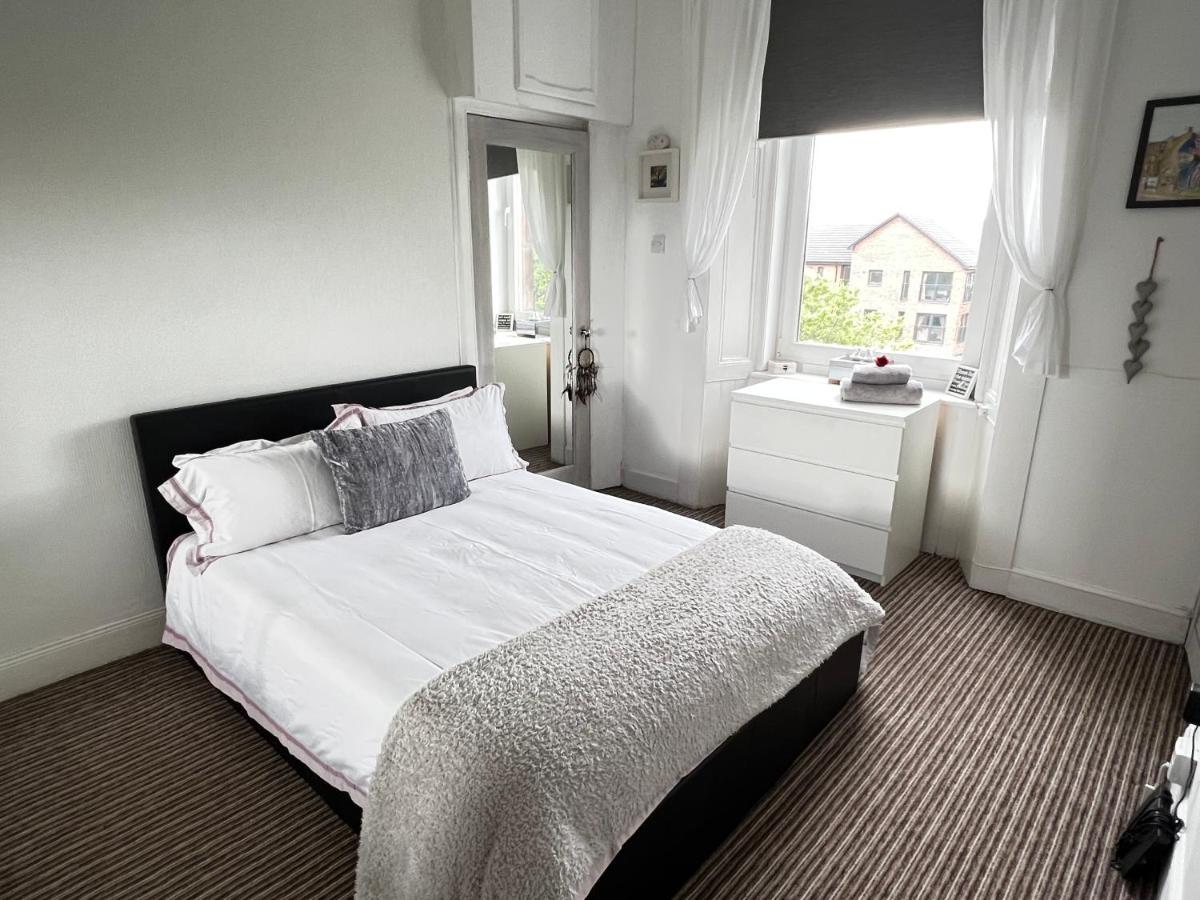 1 Bedroom Flat In Tolcross, Glasgow Top Floor. 외부 사진