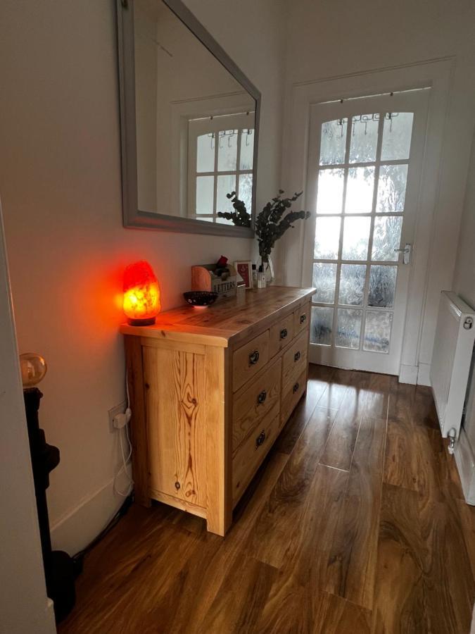 1 Bedroom Flat In Tolcross, Glasgow Top Floor. 외부 사진